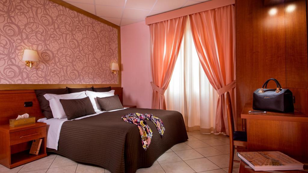 Double or Twin Room,112359918:JPEG
