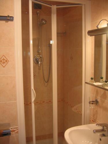 Single Room Private External Bathroom